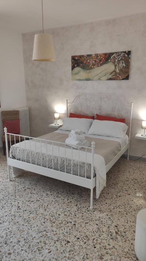 Blu House Apartment Monopoli Bagian luar foto