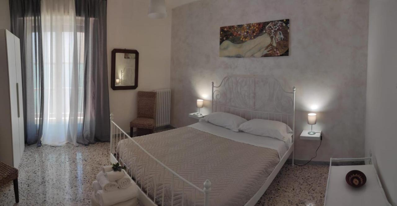 Blu House Apartment Monopoli Bagian luar foto